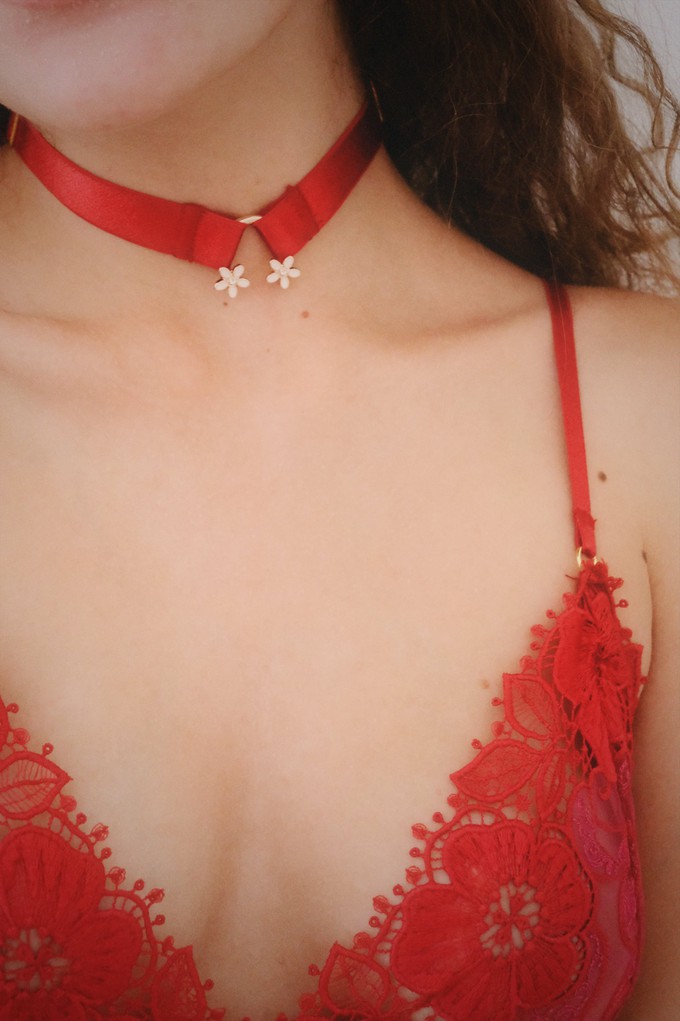 Daisy Choker Red from Troo