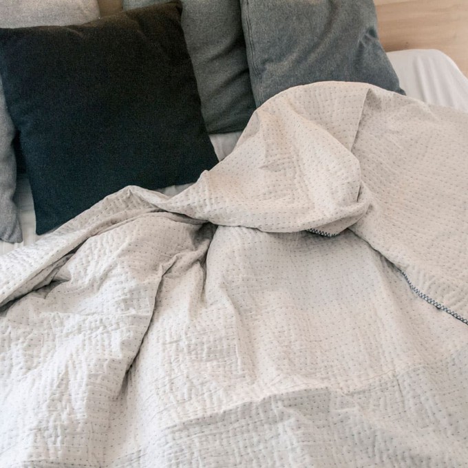 Naturel kantha deken van katoen from Tulsi Crafts