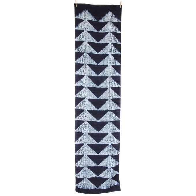 Indigo shibori sjaal zijde | triangle from Tulsi Crafts