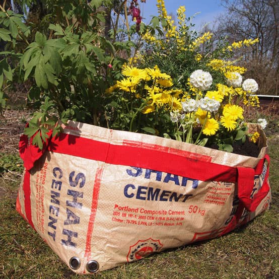 Plantenzak van gerecyclede cementzak | middel from Tulsi Crafts