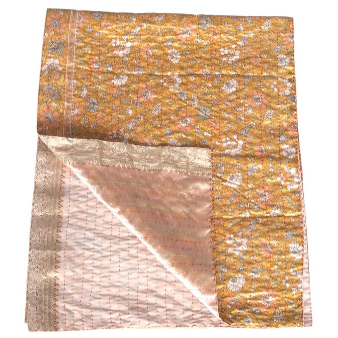 Kantha sjaal van zijden sari’s | makha from Tulsi Crafts