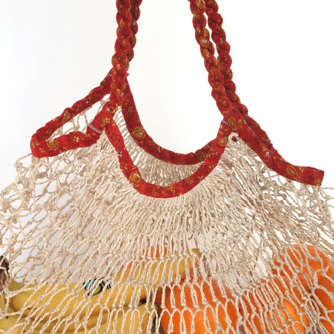 Boodschappennetje van jute en sari from Tulsi Crafts