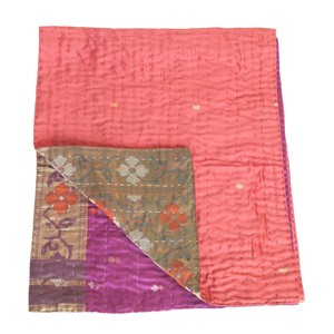 Kantha sjaal van zijden sari’s | takta from Tulsi Crafts