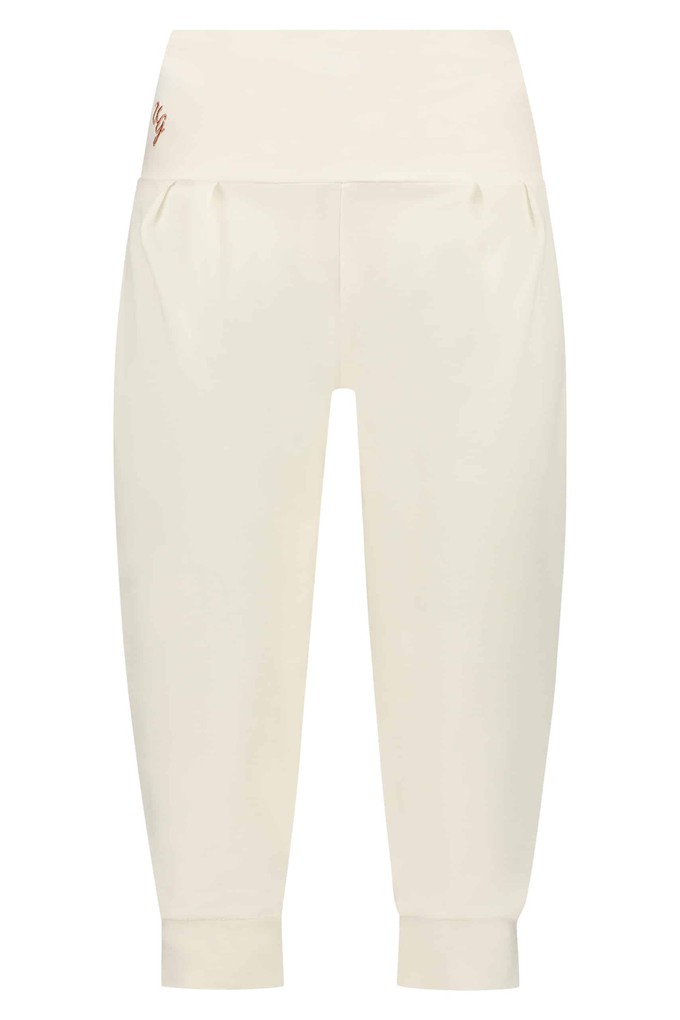 Sukha Yoga Capri – Off White from Urban Goddess