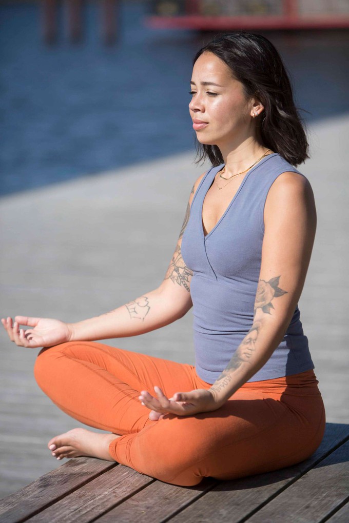 Namaste Yoga Oberteil – Slate from Urban Goddess Namaste Yoga Oberteil – Slate from Urban Goddess