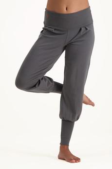 Devi Yoga Broek – Charcoal van Urban Goddess
