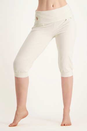 Sukha Yoga Capri – Off White from Urban Goddess