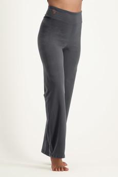 Agni High Waist Yoga Broek – Charcoal via Urban Goddess