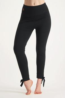 Svaha Yoga Broek – Urban Black via Urban Goddess