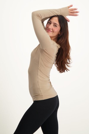 Karuna OM yoga longsleeve shirt – Sand from Urban Goddess