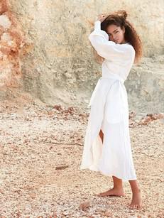 Linen Wrap Dress in White - Desdemona van Urbankissed