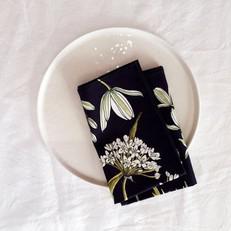 Floral Cloth Napkins (Set of 2) - Greenery on Black van Urbankissed