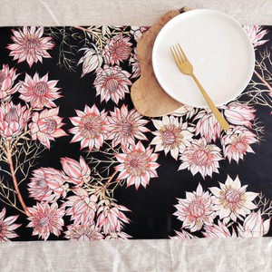 Serruria Velvet Runner from Urbankissed