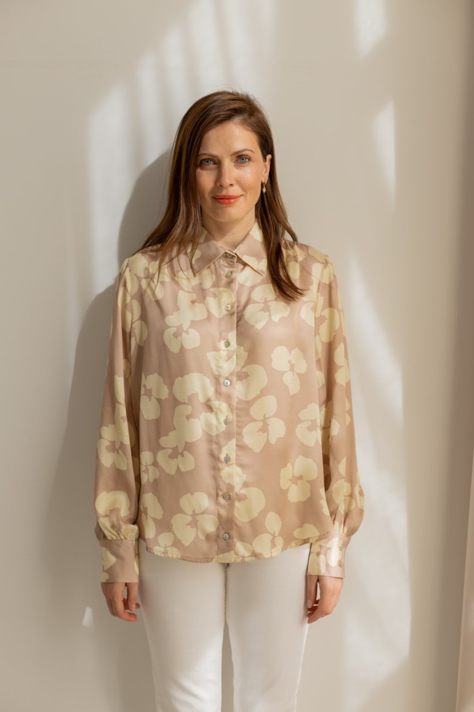 Noel Shirt Beige Flowers from Urbankissed