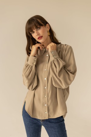 Noel Shirt Beige from Urbankissed
