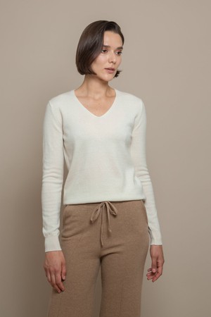 Off-white - Fit And Warm V-neck Jumper from Urbankissed