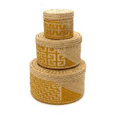 Woven Natural Straw Yellow Baskets van Urbankissed