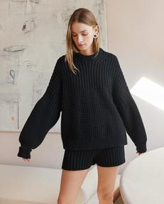 Delčia: Black Cotton Sweater van Urbankissed