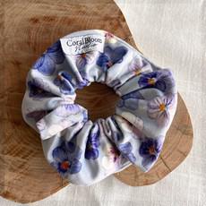 Pansies Velvet Scrunchie van Urbankissed