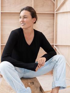 Long Sleeve V-neck Tee via Urbankissed