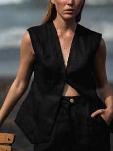 Linen Vest Black Women van Urbankissed
