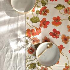 Floral Table Runner Cotton - Orange Nasturtium van Urbankissed