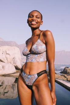 Kinsley - Lace Longline Bralette With Lace Up Back van Urbankissed