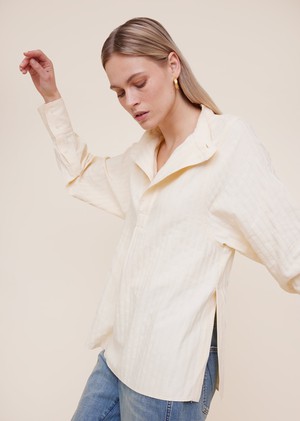 Linnenblend blouse met army detail from Vanilia