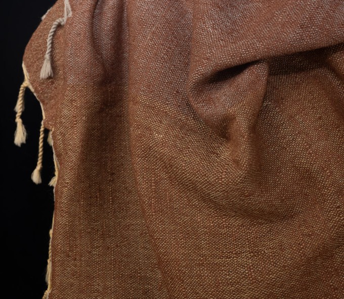 Goudbruine sjaal, wol met zijde, natuurlijke kleuren from Via India