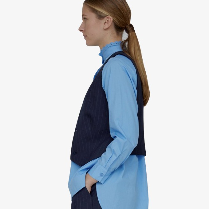 Krijtstreep Gilet Marjorie | Basic Apparel | Blauw from WhatTheF