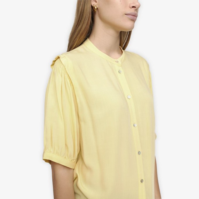 Pansy Shirt | Soft Rebels | Geel from WhatTheF