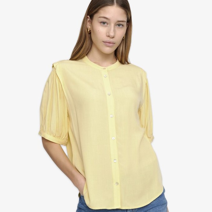 Pansy Shirt | Soft Rebels | Geel from WhatTheF