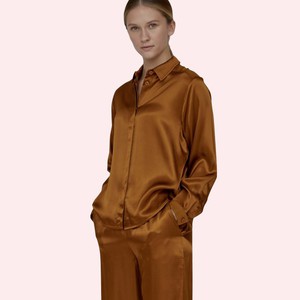 Satijnen Shirt Flora | Basic Apparel | Karamel from WhatTheF
