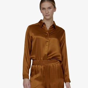 Satijnen Shirt Flora | Basic Apparel | Karamel from WhatTheF