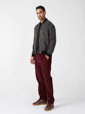 Otmar Pants wine from Yahmo