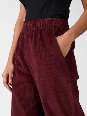 Marta Pants wine from Yahmo