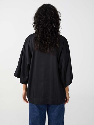 Gerda Kimono black from Yahmo