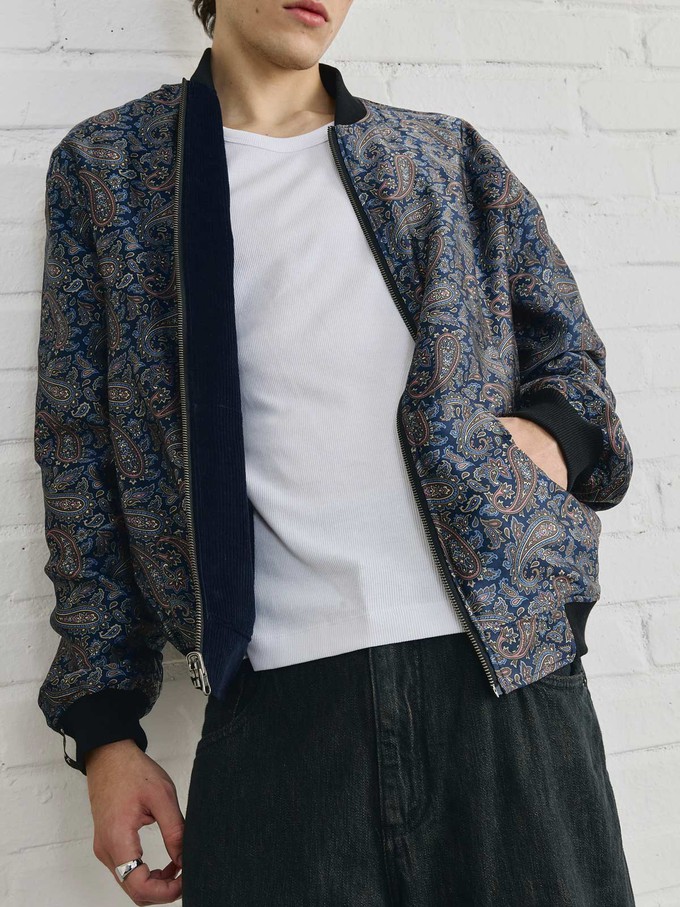 Oskar Reversible Bomber Paisley/Navy from Yahmo