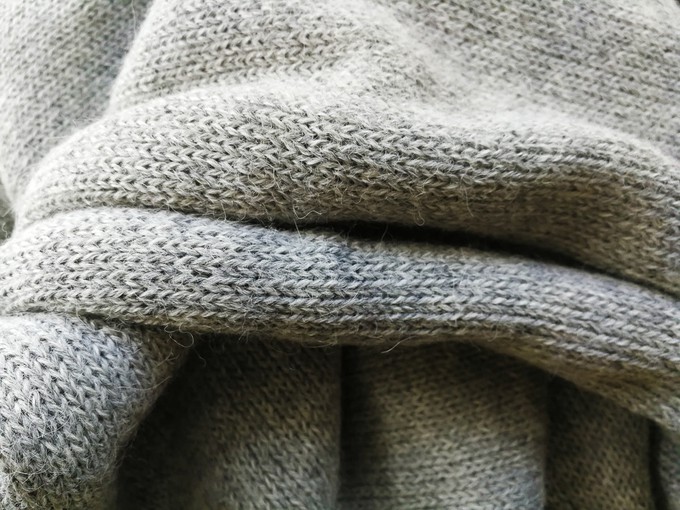 Knitted Scarf | Silvery Grey | 100% Alpaca Wool from Yanantin Alpaca
