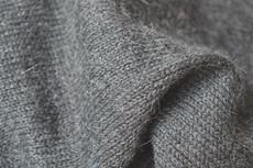 Extra Large Knitted Scarf | Stormy Night Grey | 100% Alpaca Wool van Yanantin Alpaca