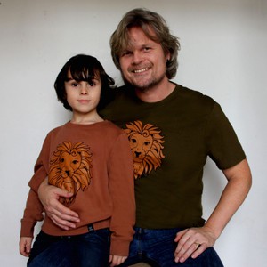 Kids sweater ‘Oeh Lion’ – Camel from zebrasaurus