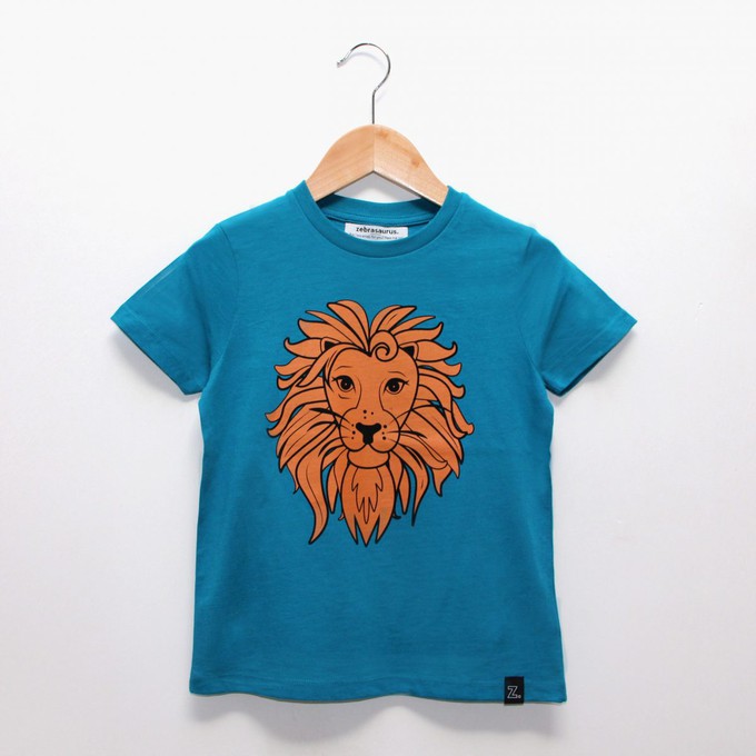 Kids t-shirt ‘Oeh Lion’ – Aqua from zebrasaurus