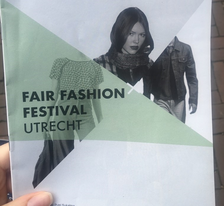 Regenponcho’s van suiker en natuurlijke verfstoffen - Fair Fashion Festival 2017