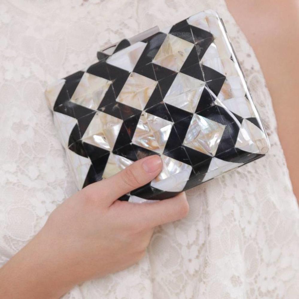 Agilis Clutch from Disenyo Agilis Clutch from Disenyo