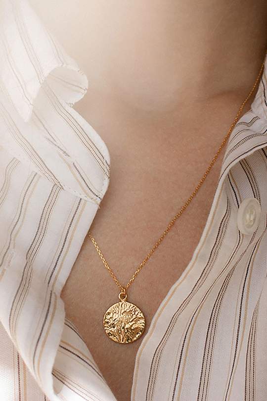 La lune necklace gold from thegreenlabels.com La lune necklace gold from thegreenlabels.com